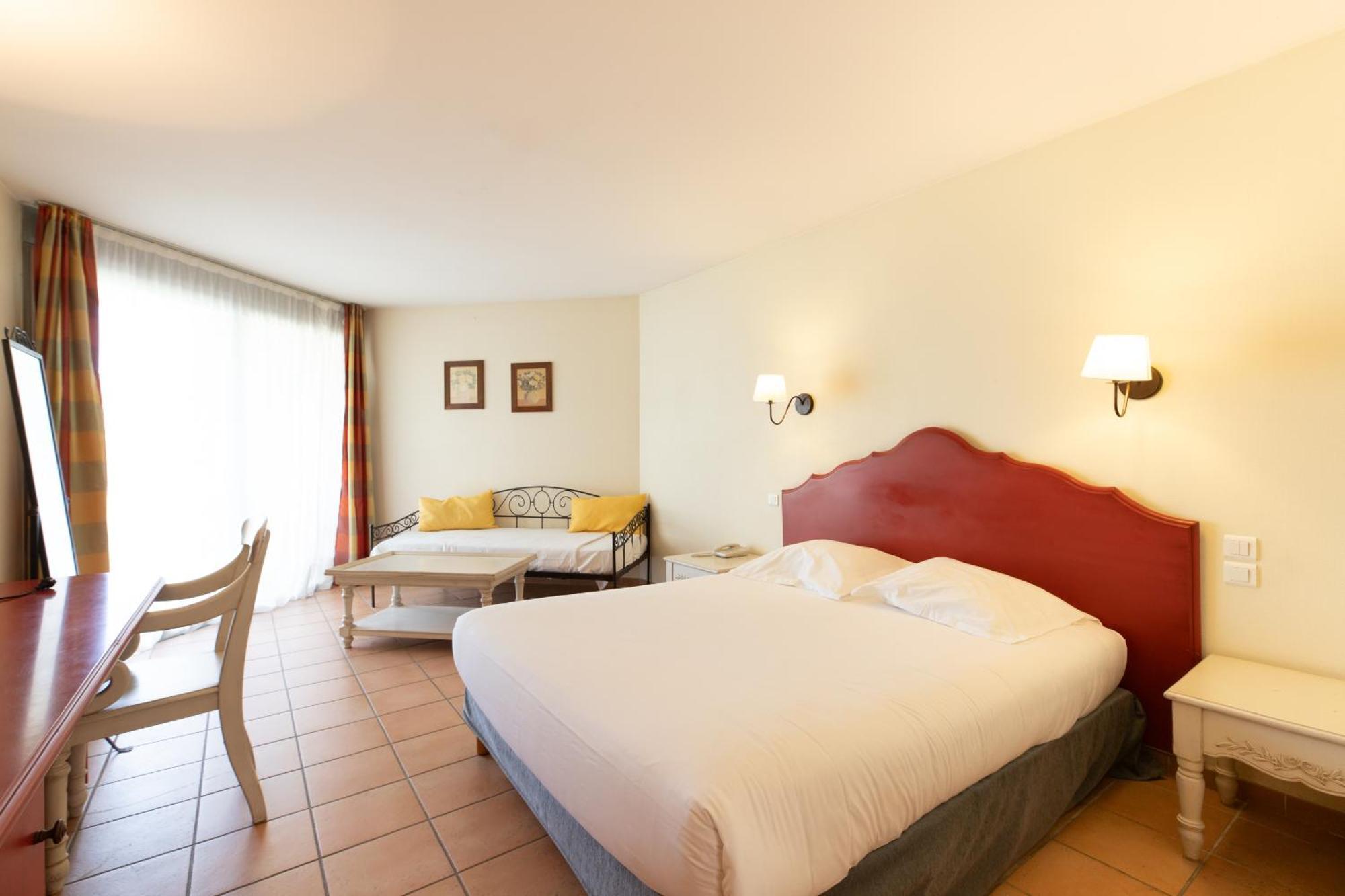 Golden Tulip Avignon Le Paradou Exterior foto